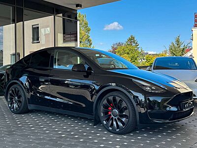 Tesla Model Y Performance 535PS/AHK/563/Erweiterter AP