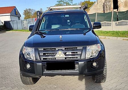 Mitsubishi Pajero 3.2 DI-D Automatik Intense