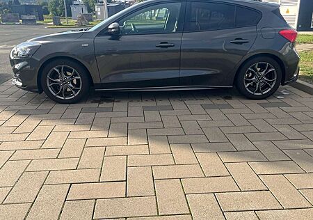 Ford Focus 1.0 EcoBoost Start-Stopp-SystemST-LINE