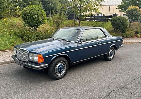 Mercedes-Benz 230 CE Coupe´