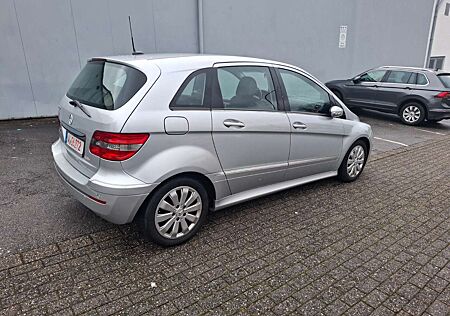 Mercedes-Benz B 200 B AUTOMATIK TÜV NEU SCHECKHEFT