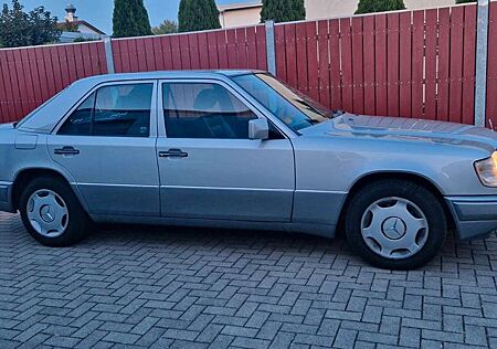 Mercedes-Benz E 280 Oldtimer Sammlerstück orig.101573 km