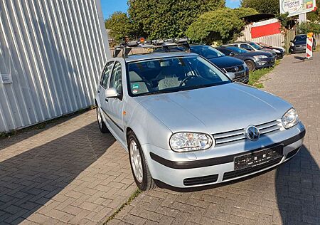 VW Golf Volkswagen 1;6 SR AHK,SHD,SHZ,A/C,Dachträger,TÜV neu