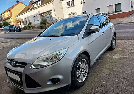 Ford Focus Fließheck 1.6 L .2 Hand Alufelgen