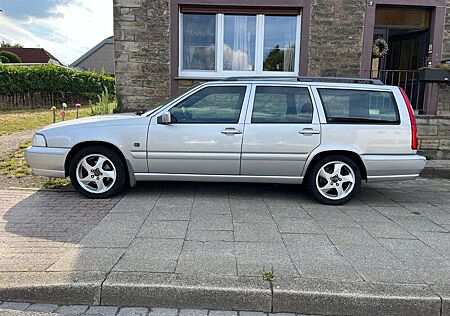 Volvo V70 2.4