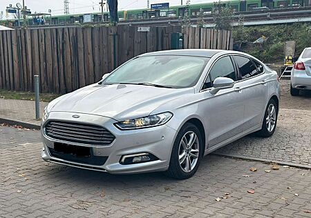 Ford Mondeo Lim. Titanium AUT*NAVI*PANO*R-CAM*TÜV NEU