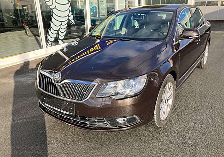 Skoda Superb Elegance*Navi*Climatronic*Standheizung*