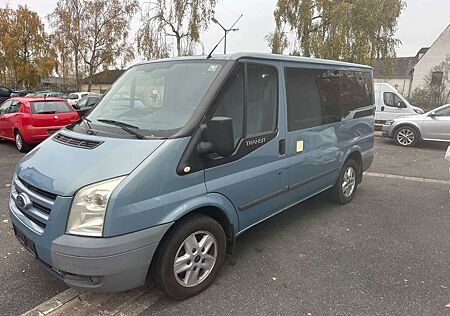 Ford Transit 9-Sitzer / Wohnmobil-Umbau