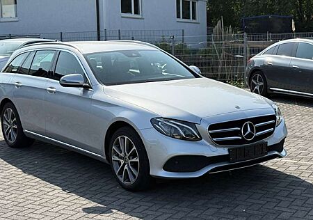 Mercedes-Benz E 300 de T-Modell *AVANTGARDE*NAVI*LEDER*60TKM*