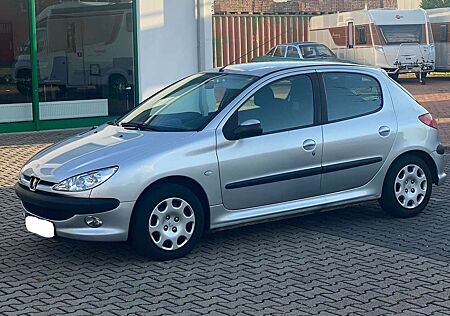 Peugeot 206 130.000KM / neue Kupplung / voll Scheckheft