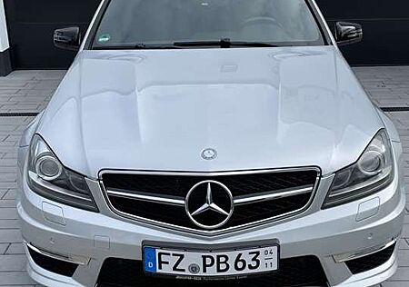 Mercedes-Benz C 63 AMG T-Modell Performance Package