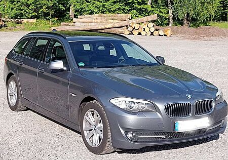 BMW 520d 520 5er+Touring+Diesel++Pano+Volleder