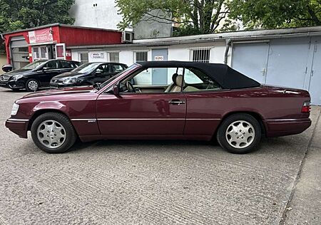 Mercedes-Benz E 200 124er Automatic Cabrio Leder Sportline