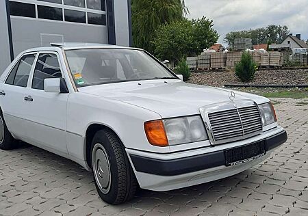 Mercedes-Benz Others DB 124 220E in einem sehr guten Zustand