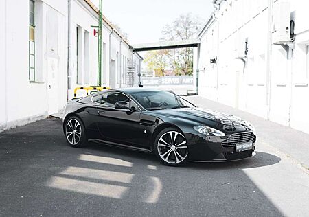 Aston Martin Vantage Carbon Black Edition *MwSt / Manual*