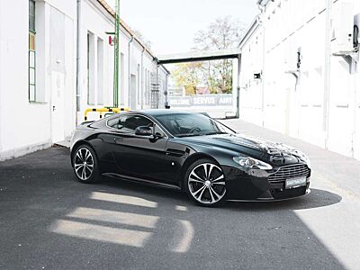 Aston Martin Vantage Carbon Black Edition *MwSt / Manual*