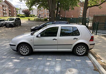 VW Golf Volkswagen 1.6 SR. Tüv bis ende 2026.