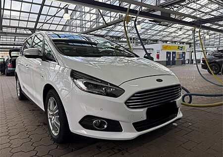 Ford S-Max Titanium