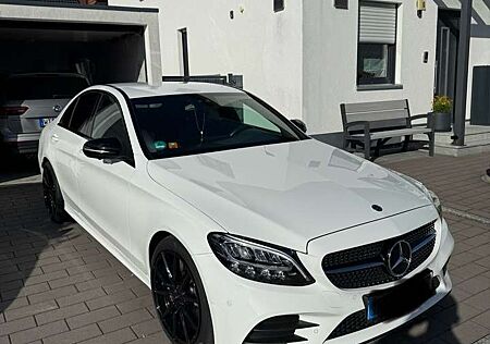 Mercedes-Benz C 300 AMG Line / 360 ° Kamera