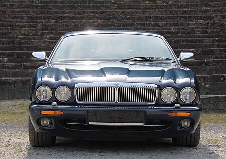 Jaguar Daimler Super V8 Langversion Kundenauftrag