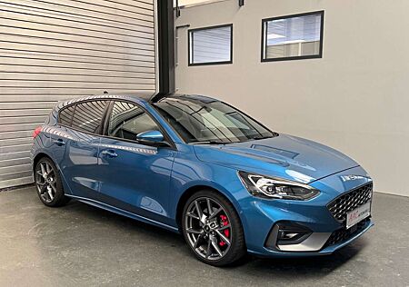 Ford Focus ST Performance/Pano/HUD/Cam/Keyless/Navi