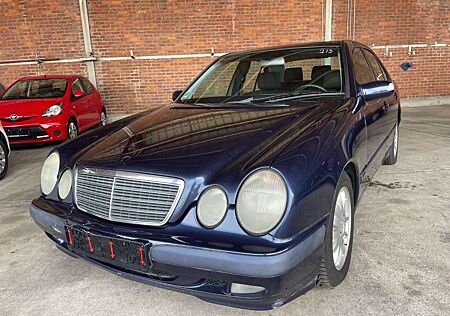 Mercedes-Benz E 220 gebraucht kaufen Mercedes-Benz E 220 CDI CLASSIC/AUTOMATIK/LEDER/EL.FENSTER