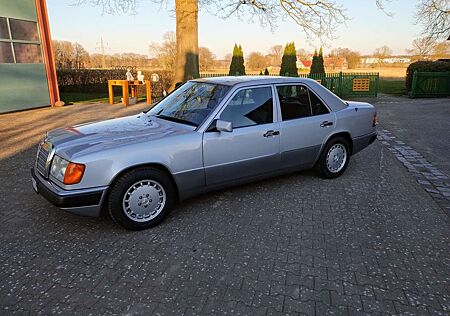 Mercedes-Benz E 230