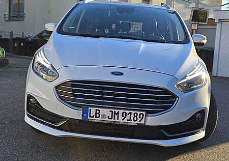Ford S-Max Titanium