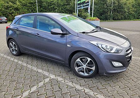 Hyundai i30 blue 1.6 CRDi Coupe Style