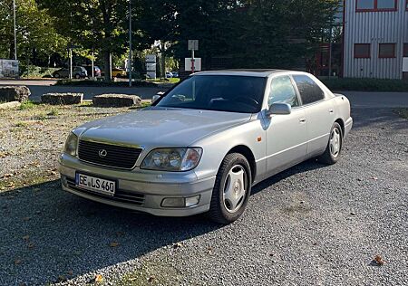 Lexus LS 400
