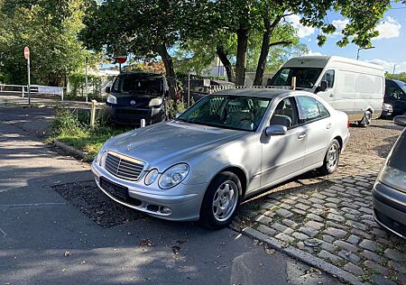 Mercedes-Benz E 200 CDI+Auto1A+1Hand+TÜV Neu+1Jahr Garantie