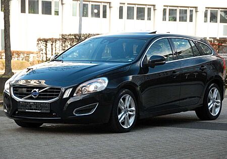 Volvo V60 Summum| BI-XENON| KAMERA| AHK| PDC|SZH| ACC