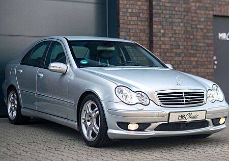 Mercedes-Benz C 32 AMG Kompressor Avantgarde, Scheckheft gepflegt, 3. Hnd