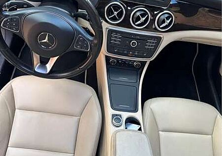 Mercedes-Benz CLA 250 4Matic 7G-DCT StreetStyle