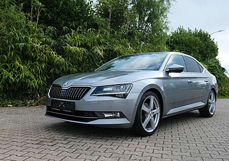 Skoda Superb Lim Style Alcantara PDC SHZ ACC Allwetter