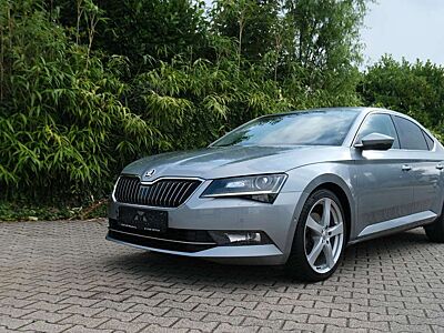 Skoda Superb Lim Style Alcantara PDC SHZ ACC Allwetter