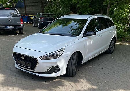 Hyundai i30 YES! Klimatronic,Navi,Sitz und Lenkradhzg,Kamera