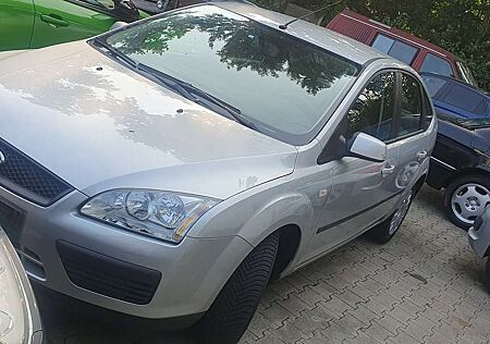 Ford Focus Fun X+Klima+Navi+Winterpaket+nur65TKM+gepflegt+2Ha