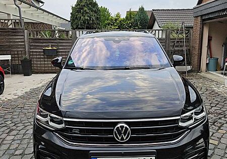 VW Tiguan Volkswagen 2.0 TDI SCR 4MOTION DSG R-Line