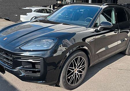 Porsche Cayenne E-Hybrid*SPORT DESIGN *Sport Chrono*BOSE