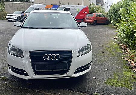 Audi A3 1.4 TFSI Attraction 8-dach bereift Alu
