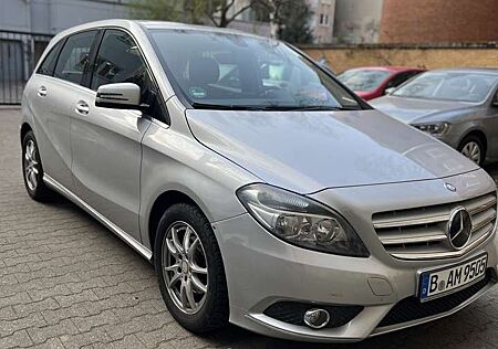 Mercedes-Benz B 180 (BlueEFFICIENCY)