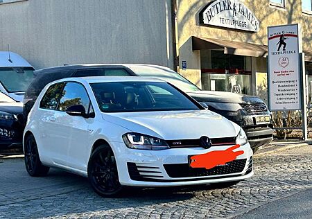 VW Golf GTI Volkswagen Performance BlueMotion Technology