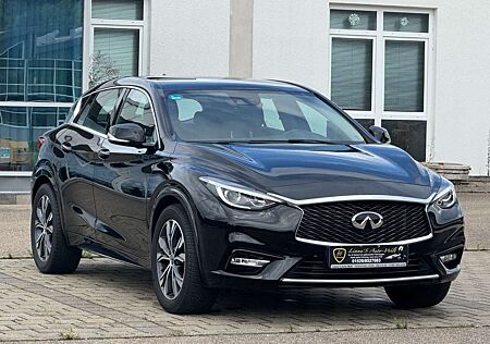 Infiniti Q30 1.6 Panorama Euro6 Navi SHZ Tüv/Au 07.2027