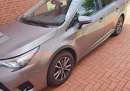 Toyota Avensis Touring Sports 1.8 Comfort