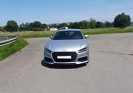 Audi TT 45 TFSI quattro im neuwertigen Zustand