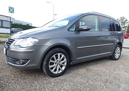VW Touran Volkswagen Highline / AHK / Klimaaut. / Sitzhzg. / Top