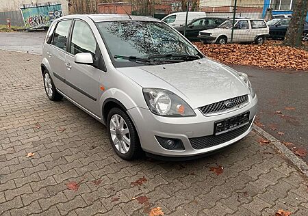 Ford Fiesta Ghia 1,4 PDC, Klima, Schiebedach