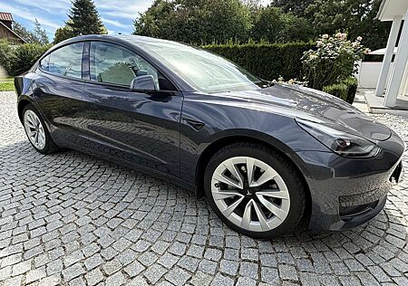 Tesla Model 3 Standard Reichweite Plus Hinterradantrieb