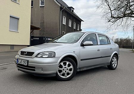 Opel Astra 1.6 Klimaautomatik / Anhängerkupplung
